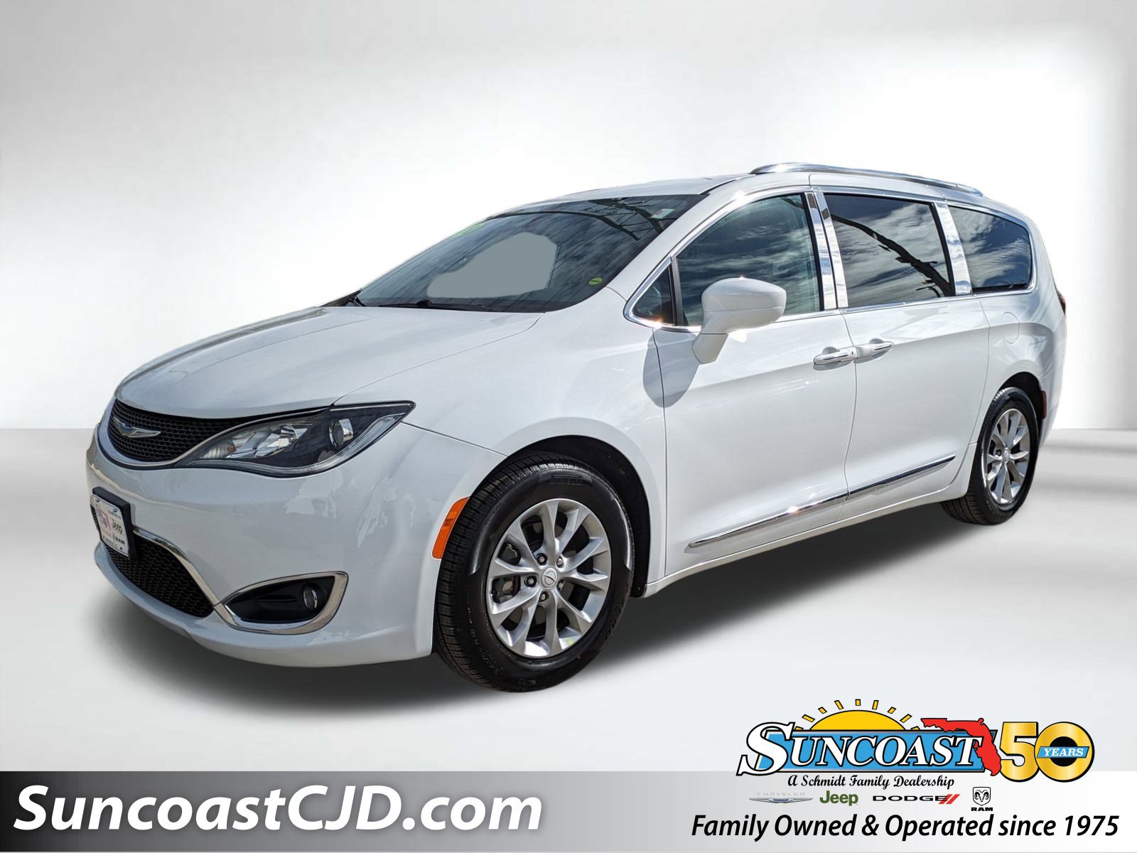 2018 Chrysler Pacifica Touring L's photo