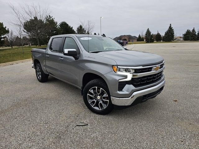 2023 Chevrolet Silverado 1500 LT photo 3
