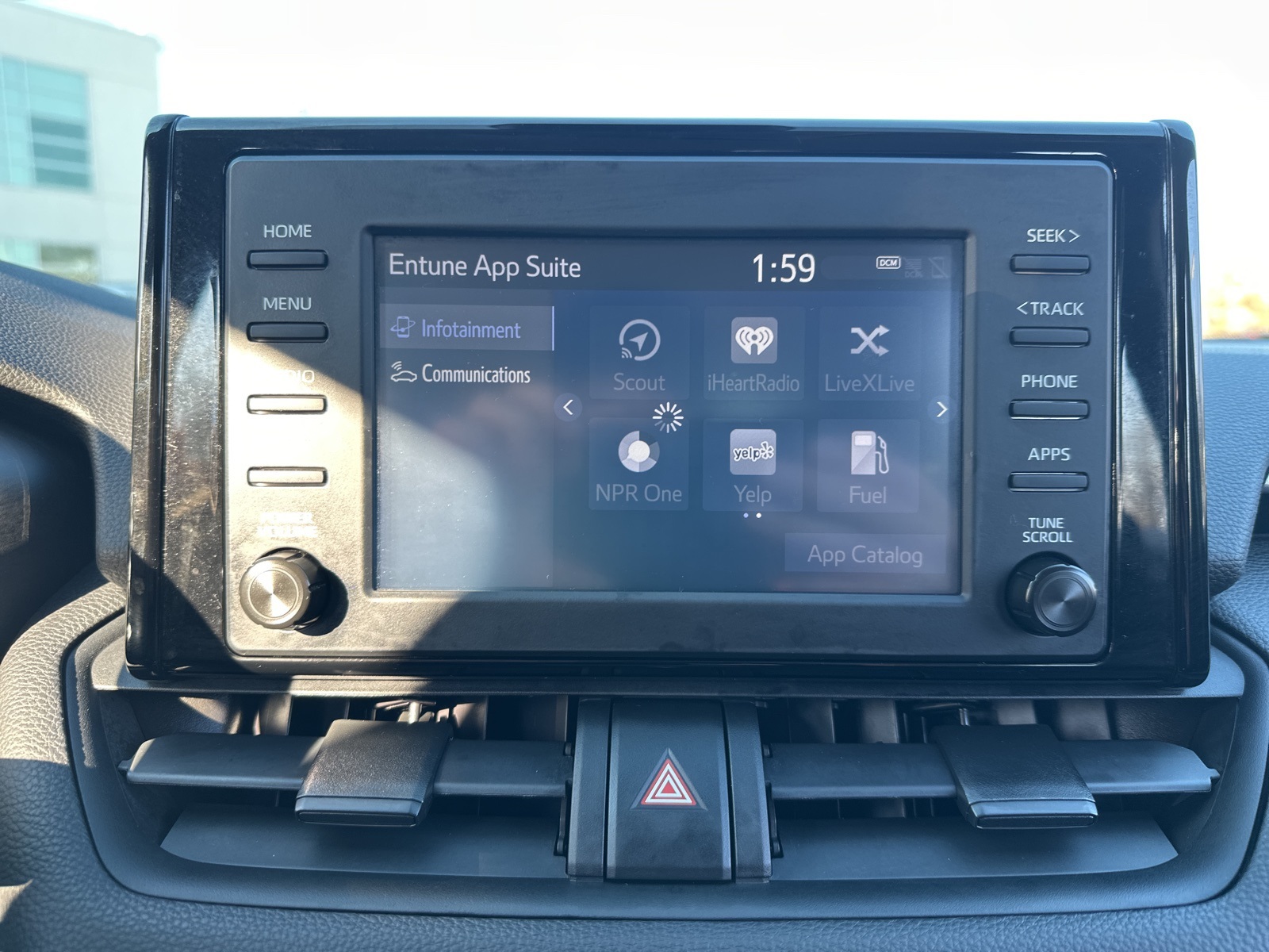 2019 Toyota RAV4 LE photo 4