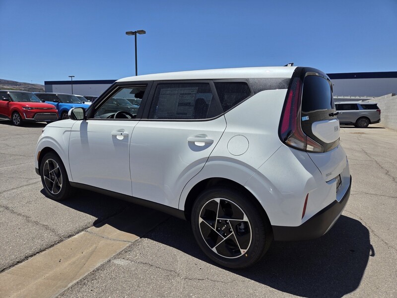2025 Kia Soul EX photo 4