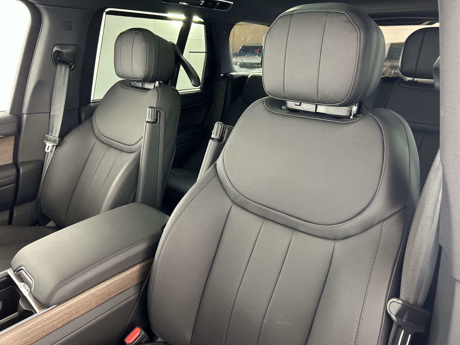 2025 Land Rover Range Rover SE photo 21