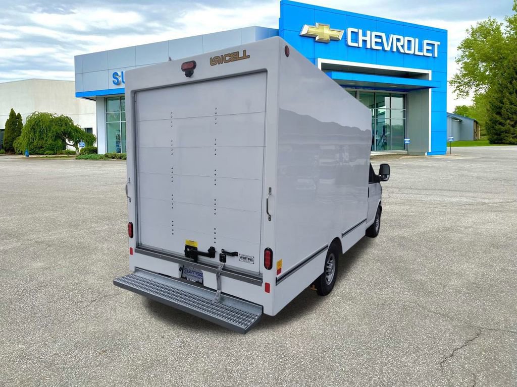 2025 Chevrolet Express Cutaway 3500 photo 3