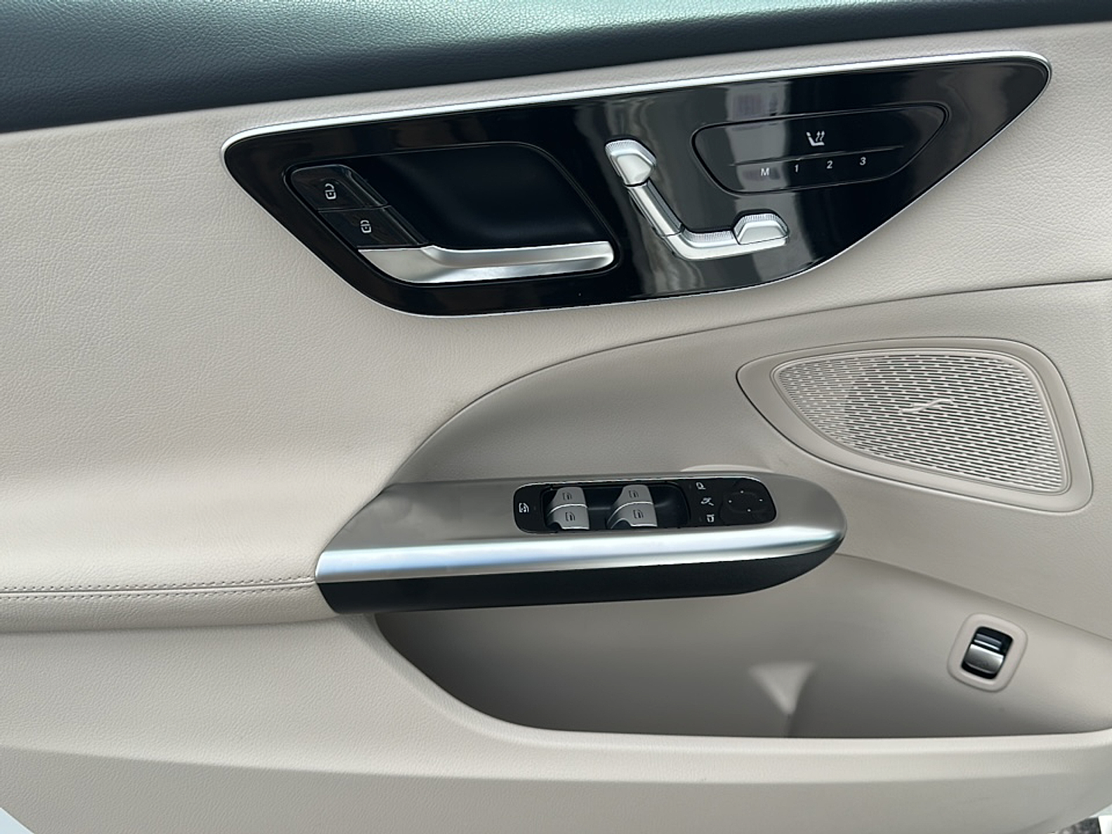 Used 2022 Polar White Mercedes-Benz C 300 image 16