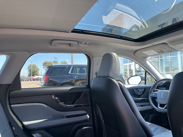 2022 Lincoln Corsair Standard photo 11