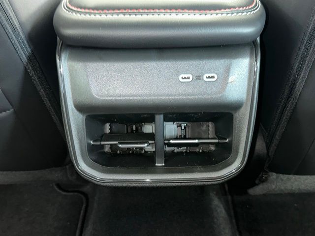 2025 Dodge Charger R/T photo 31