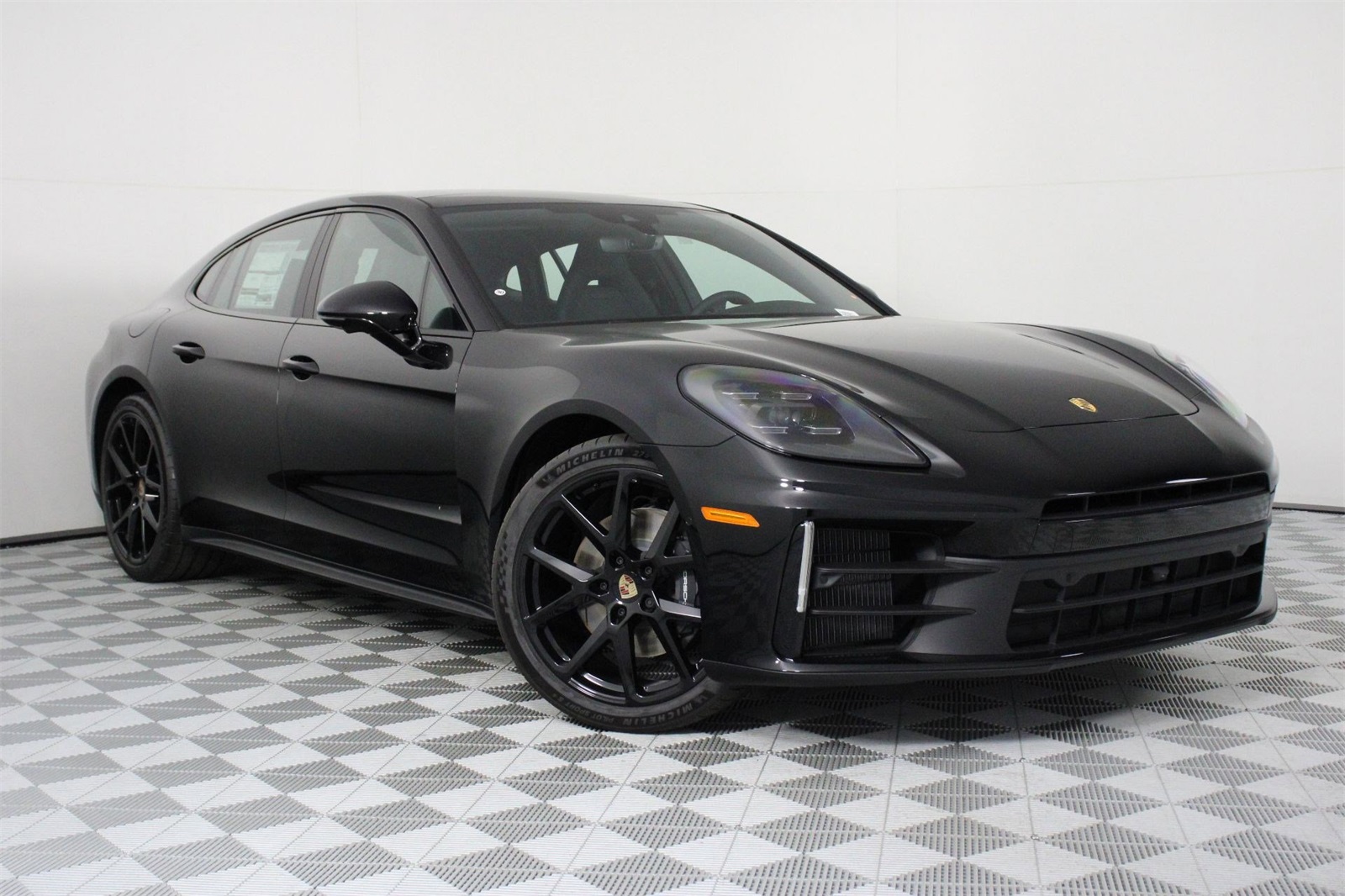 2025 Porsche Panamera 4 photo 9