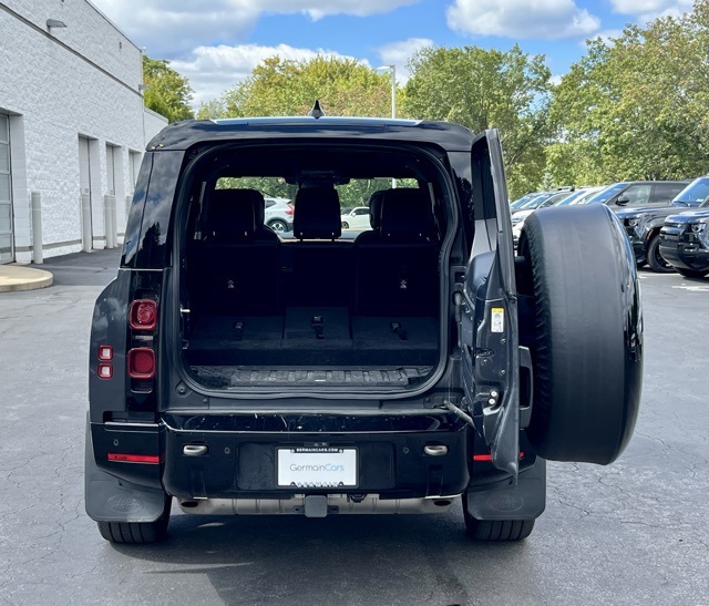 2023 Land Rover Defender 130 X-Dynamic SE photo 22