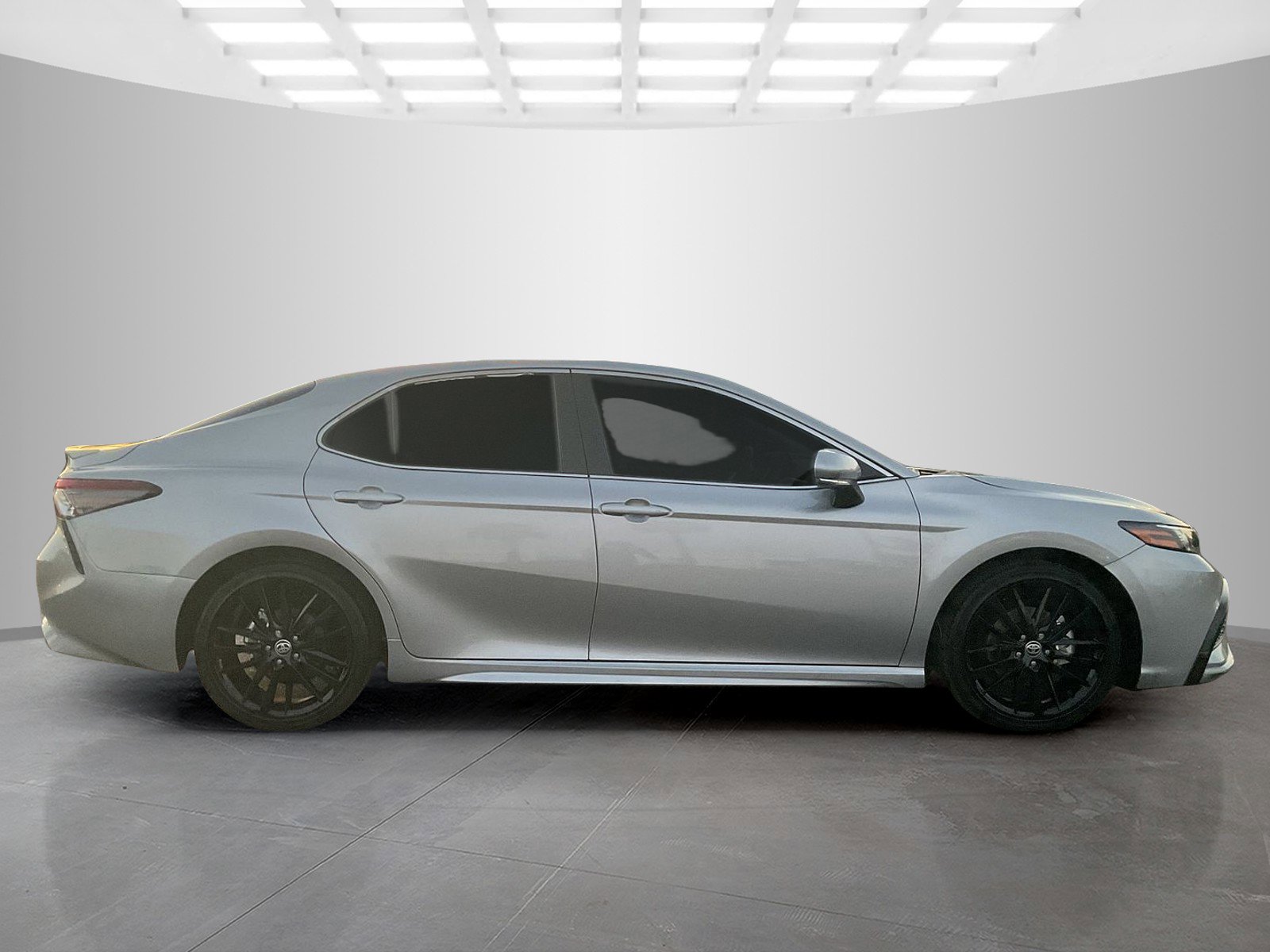 2024 Toyota Camry Hybrid XSE photo 2
