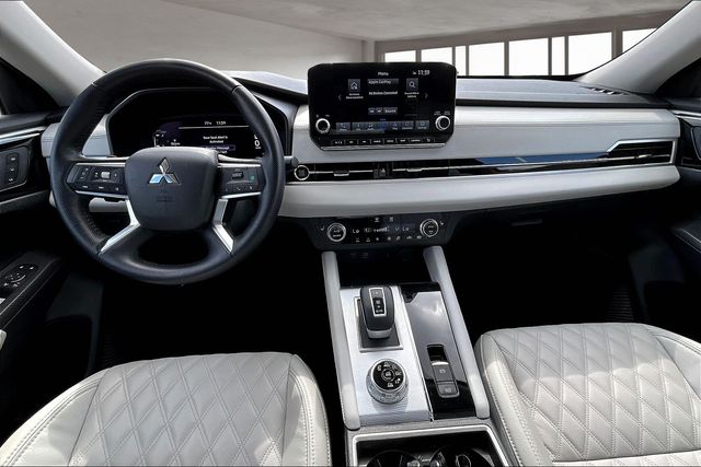 2024 Mitsubishi Outlander SEL photo 13
