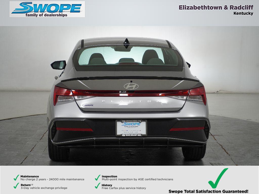 2026 Hyundai Elantra SEL Sport photo 3