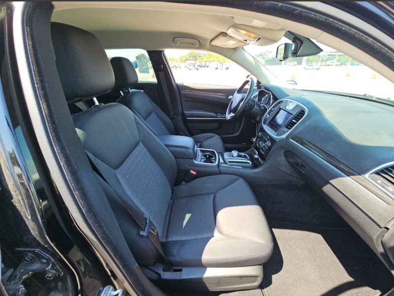 2020 Chrysler 300 Touring photo 24