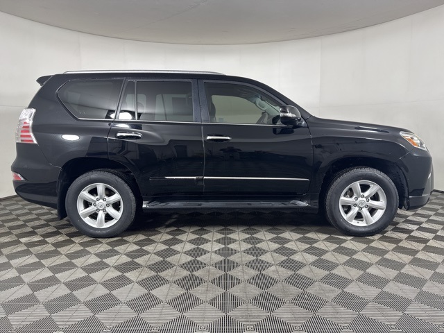 2016 Lexus GX 460 photo 2