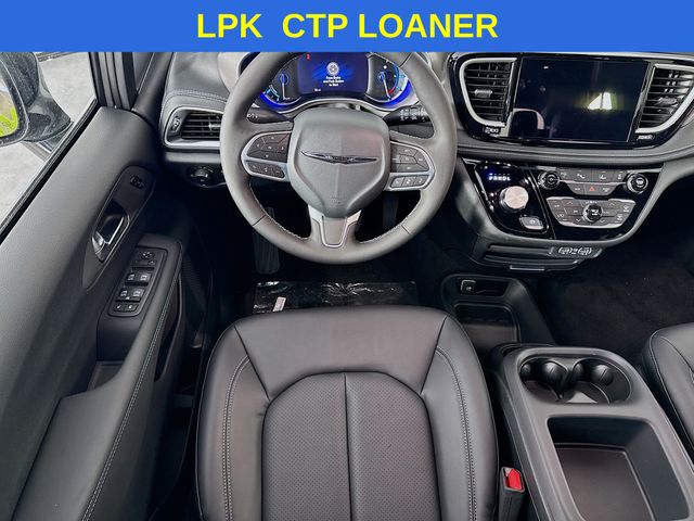 2025 Chrysler Pacifica Hybrid photo 19
