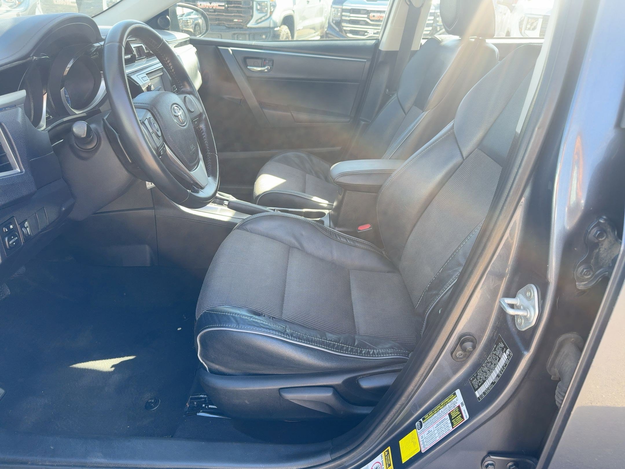 2016 Toyota Corolla S photo 16
