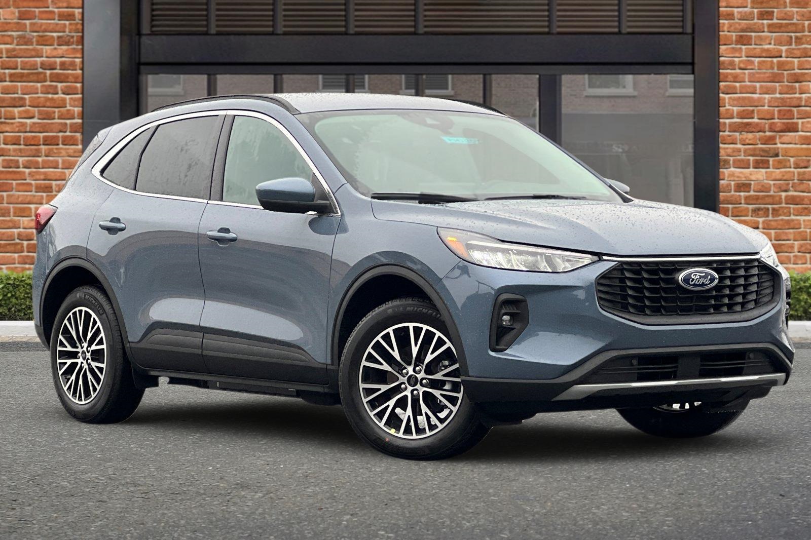 2025 Ford Escape Plug-In Hybrid photo 2
