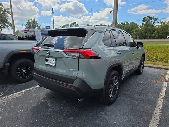2022 Toyota RAV4 Hybrid XLE Premium photo 4