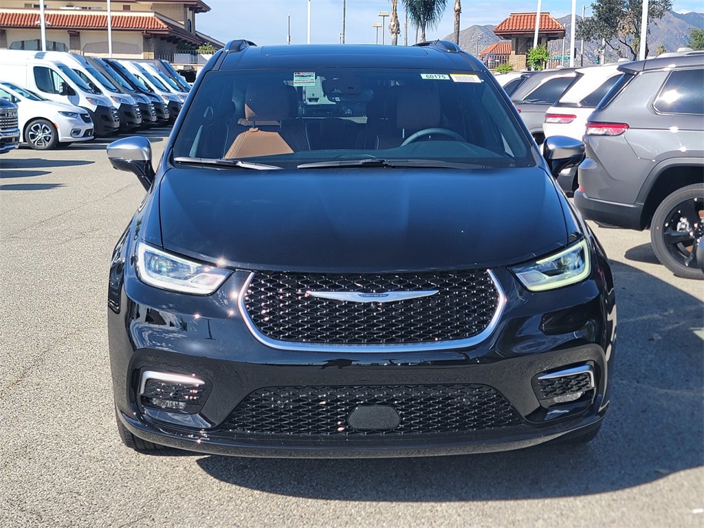 2026 Chrysler Pacifica Pinnacle photo 2