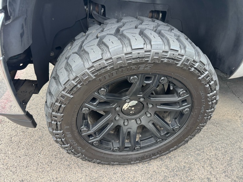 2011 Chevrolet Silverado 2500HD LT photo 2