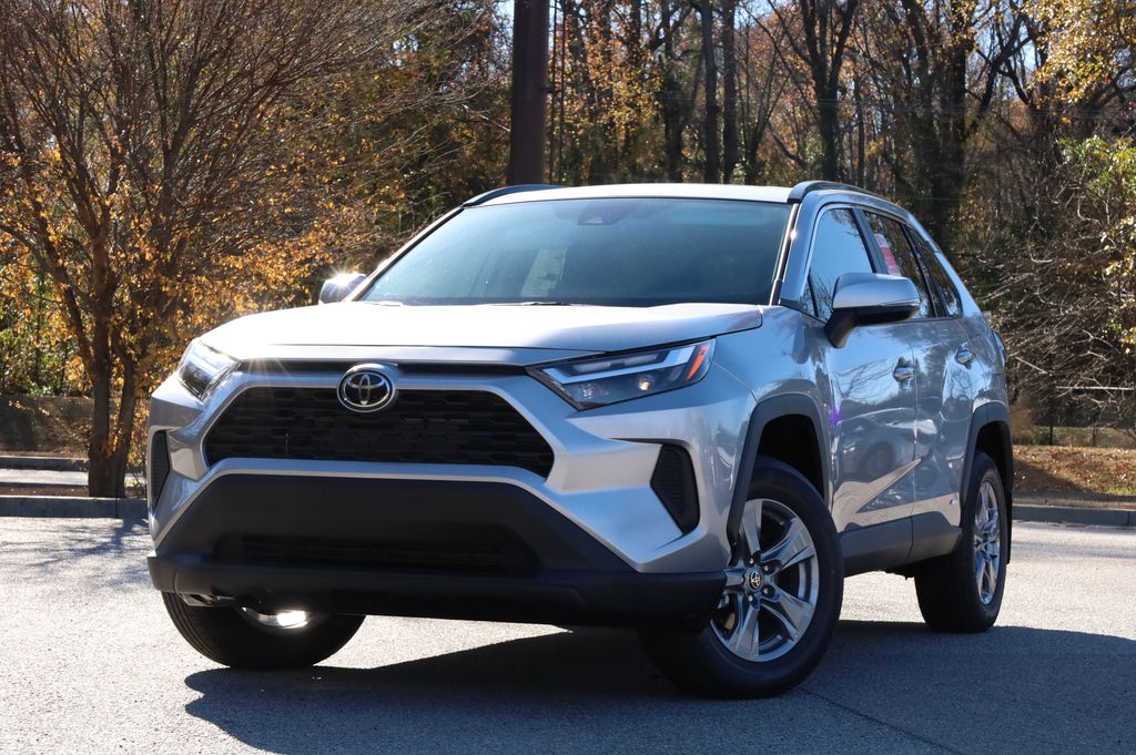 2025 Toyota RAV4 XLE's photo