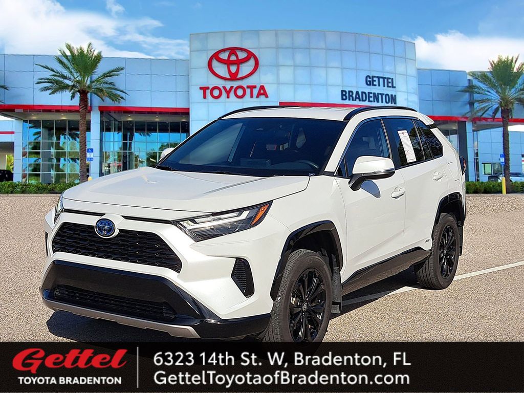 2024 Toyota RAV4 SE's photo