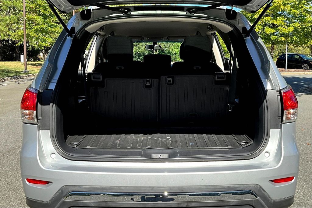2015 Nissan Pathfinder S photo 21