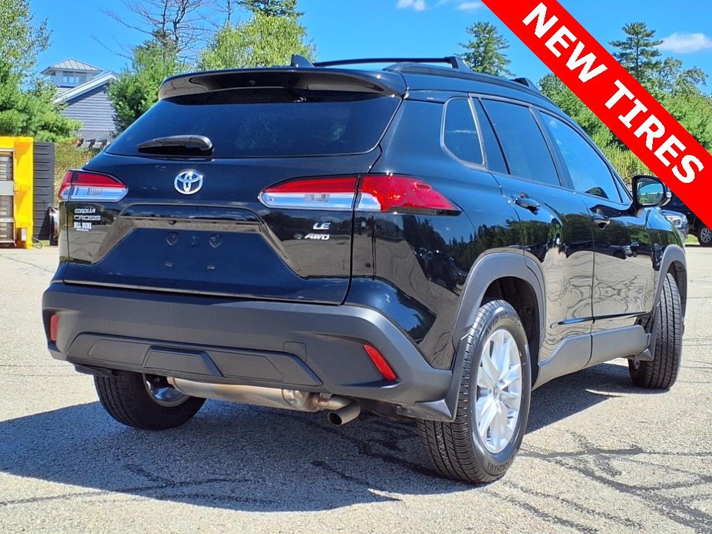 2022 Toyota Corolla Cross LE photo 3