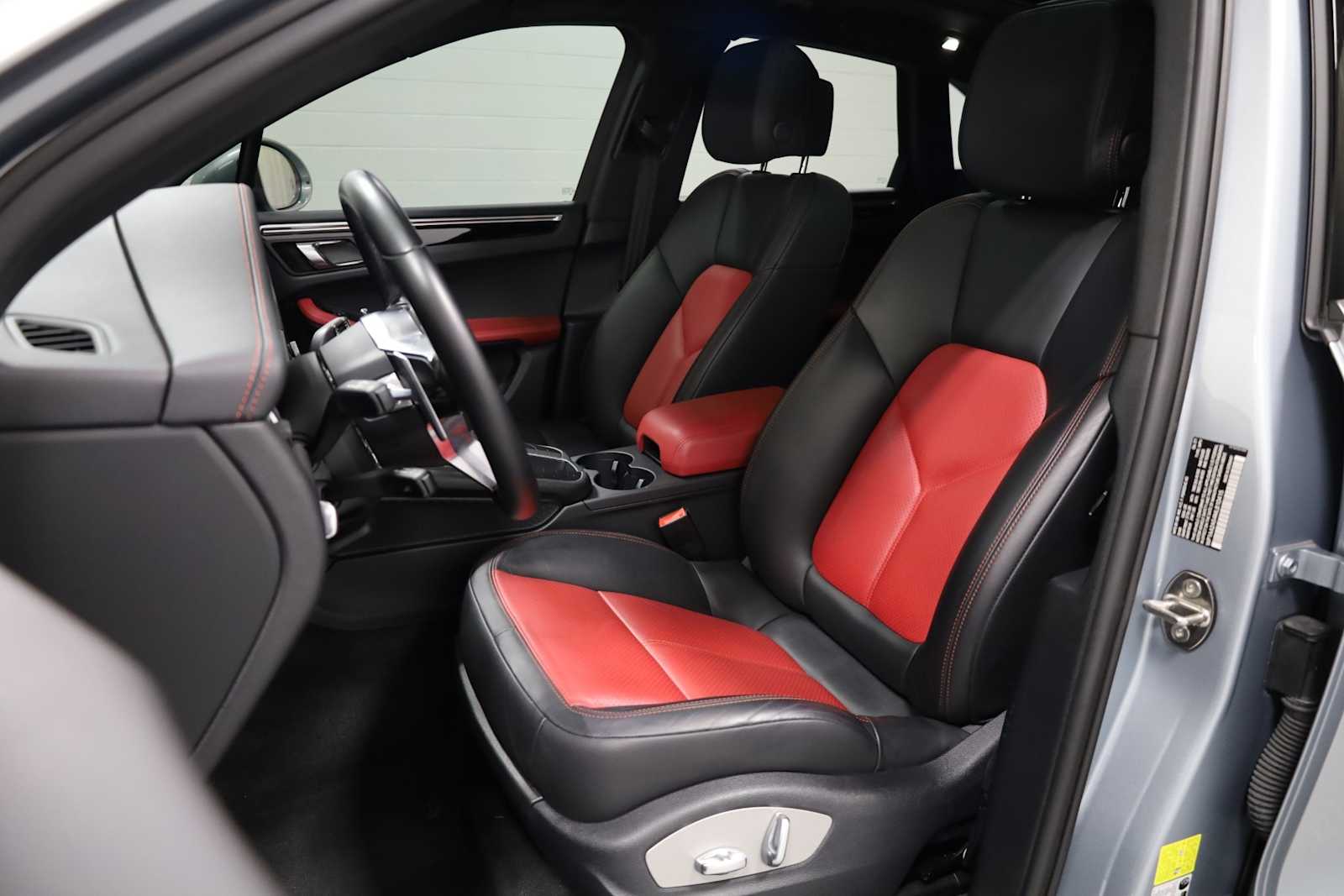 2021 Porsche Macan Base photo 5