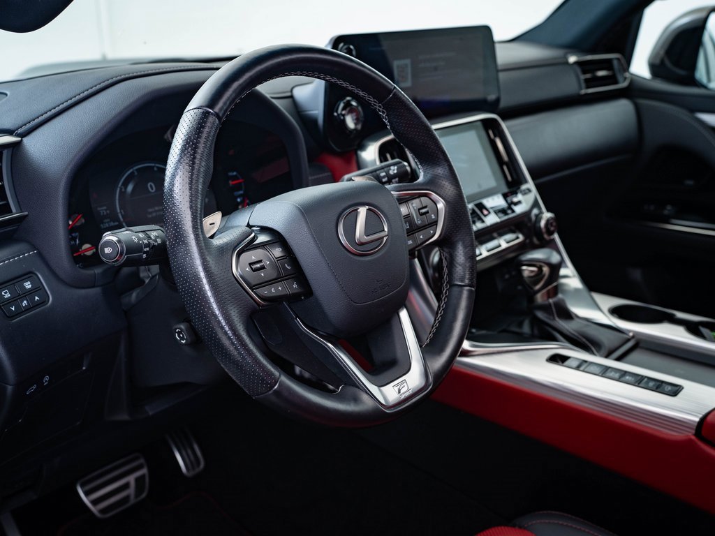 2022 Lexus LX 600 F SPORT photo 19