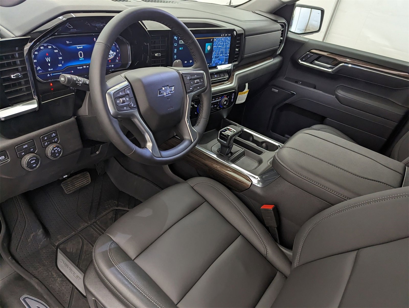 2025 Chevrolet Silverado RST photo 2