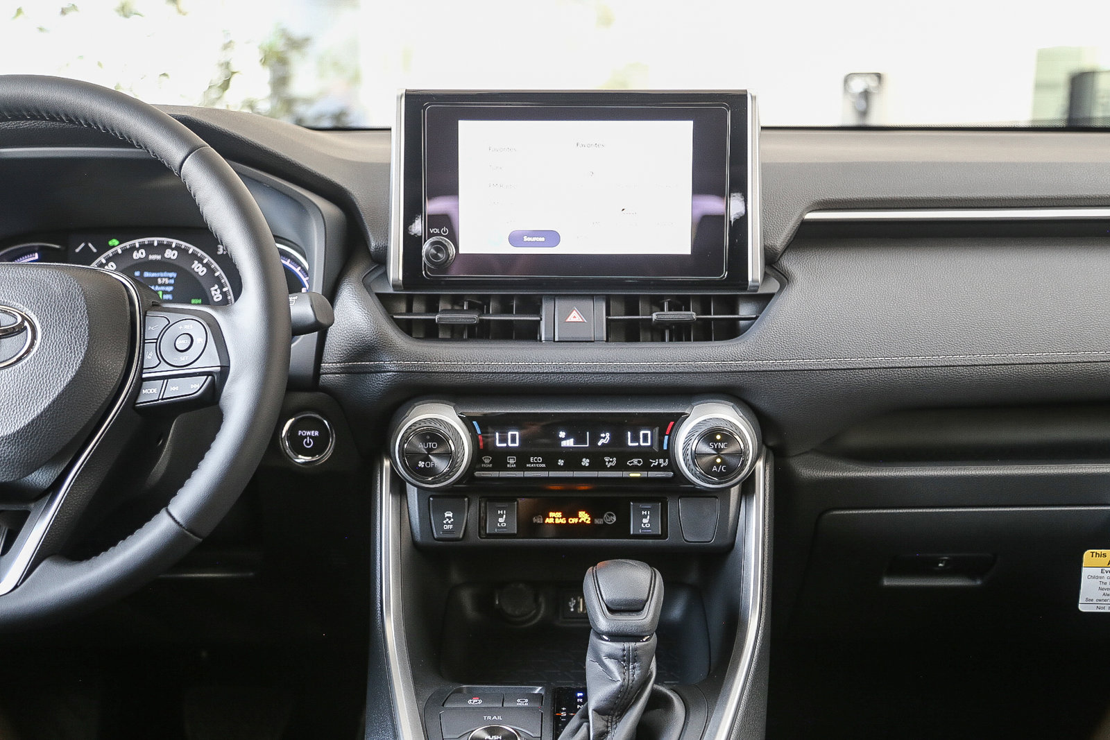 2025 Toyota RAV4 Hybrid XLE photo 13