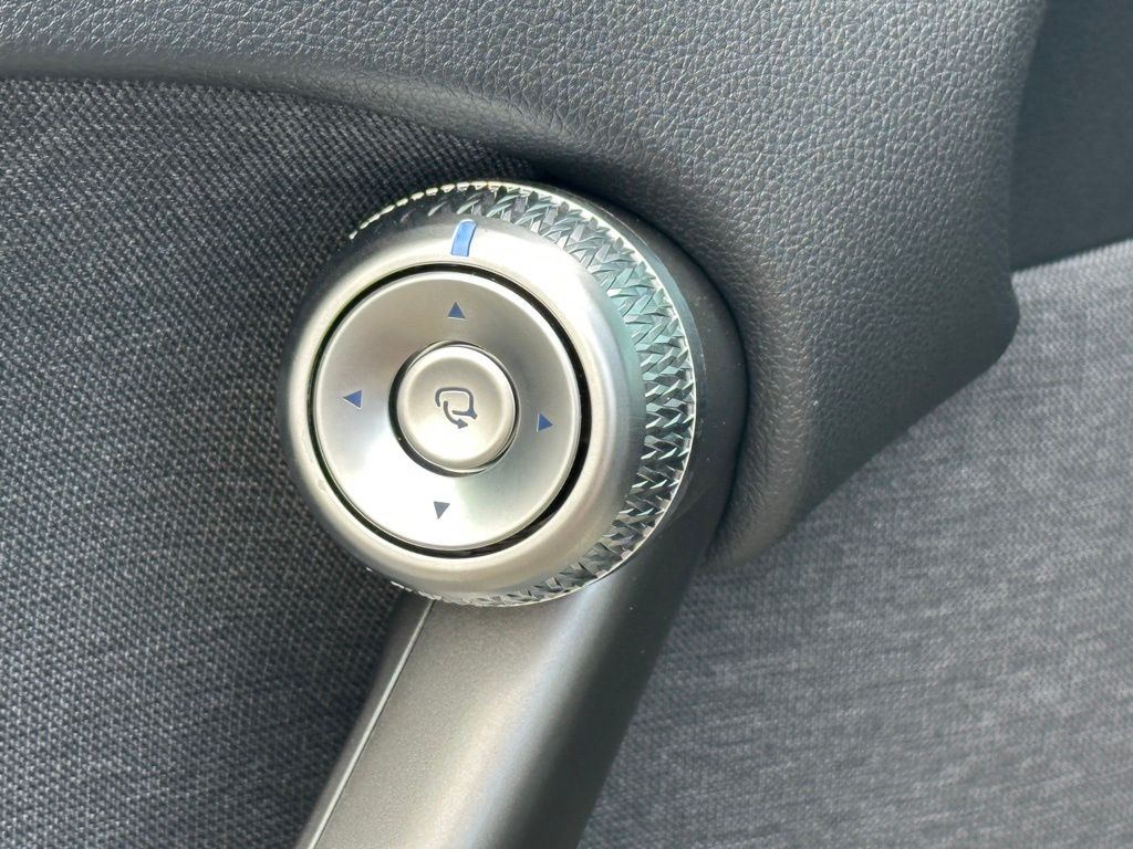 2025 Genesis GV60 Advanced AWD photo 18