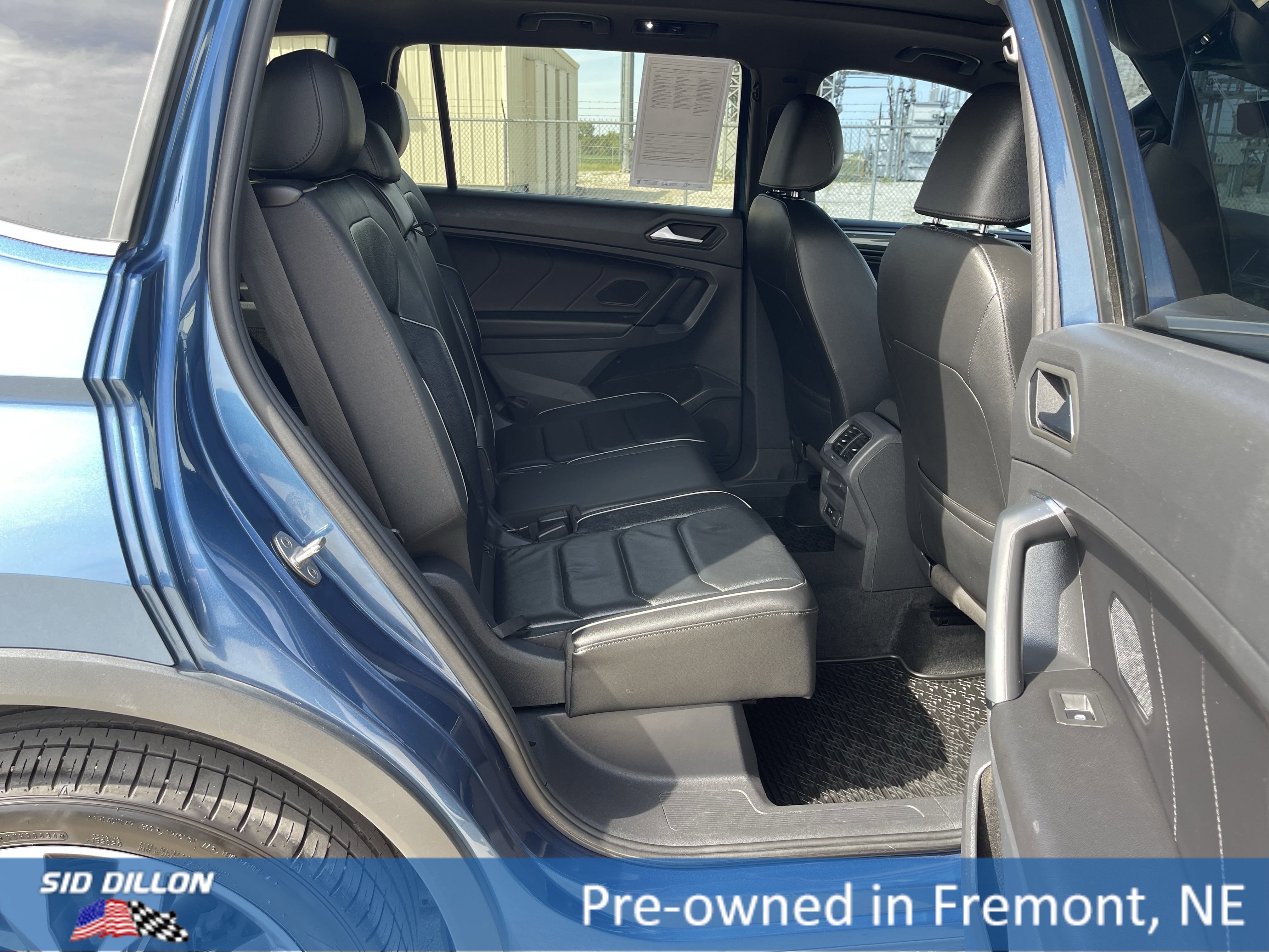 2019 Volkswagen Tiguan SEL Premium R-Line photo 2