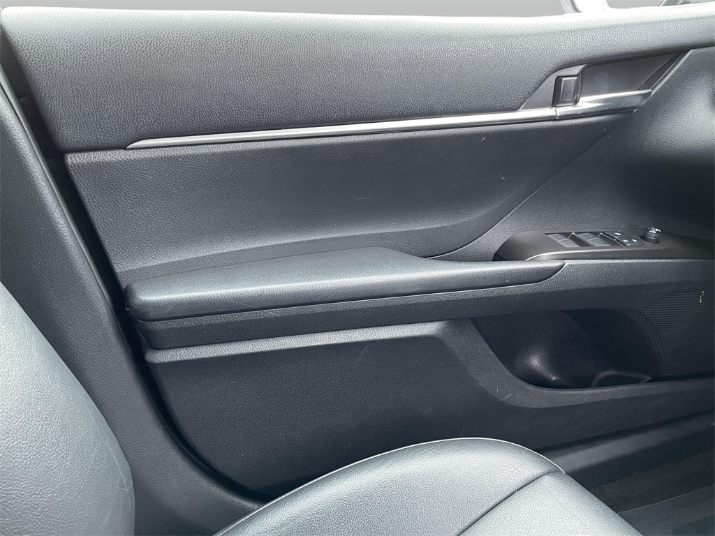 2022 Toyota Camry SE photo 13