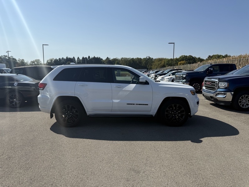 2019 Jeep Grand Cherokee Altitude photo 3