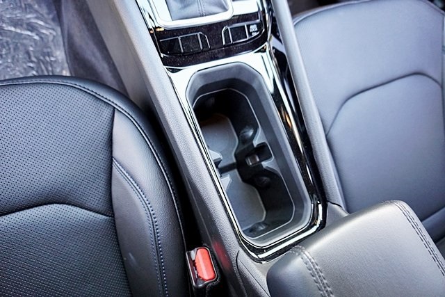 New 2025 Silver Zynith Metallic Clear-Coat Exterior Paint Jeep Limited image 36