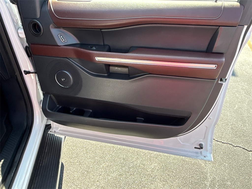 2023 Ford Expedition Limited photo 13