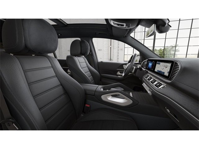 2025 Mercedes Benz GLS 580 4MATIC photo 3