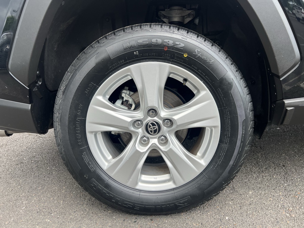2020 Toyota RAV4 Hybrid LE photo 7