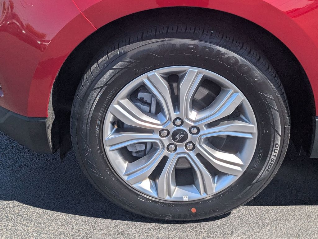 2024 Ford Edge Titanium photo 32