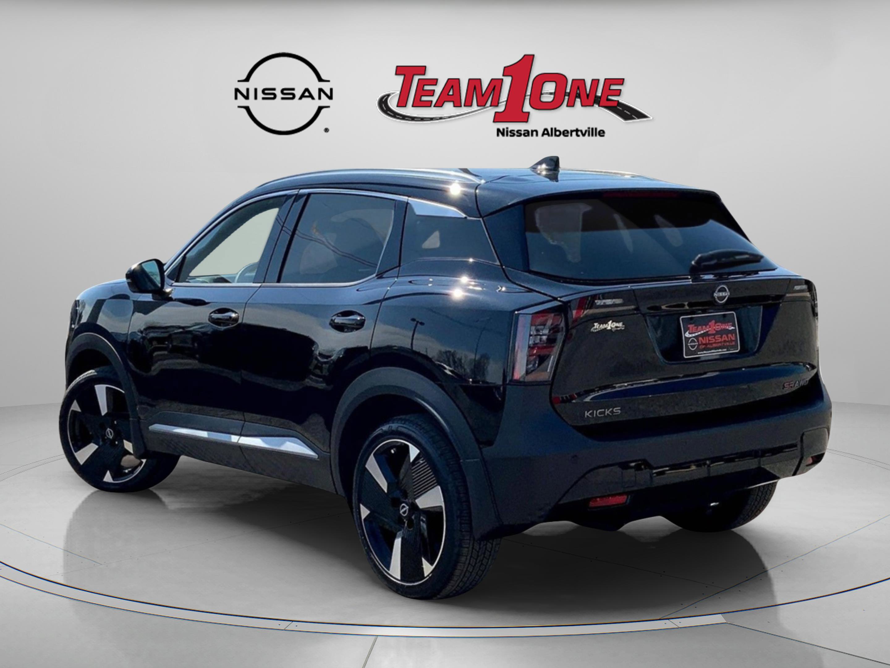 2025 Nissan Kicks SR photo 3