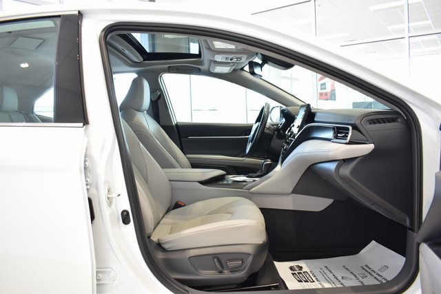 2022 Toyota Camry Hybrid XLE photo 11
