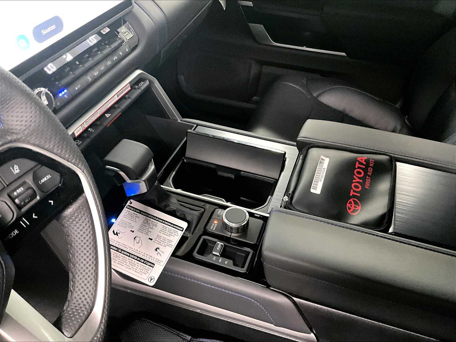 2025 Toyota Tundra Platinum CrewMax photo 13