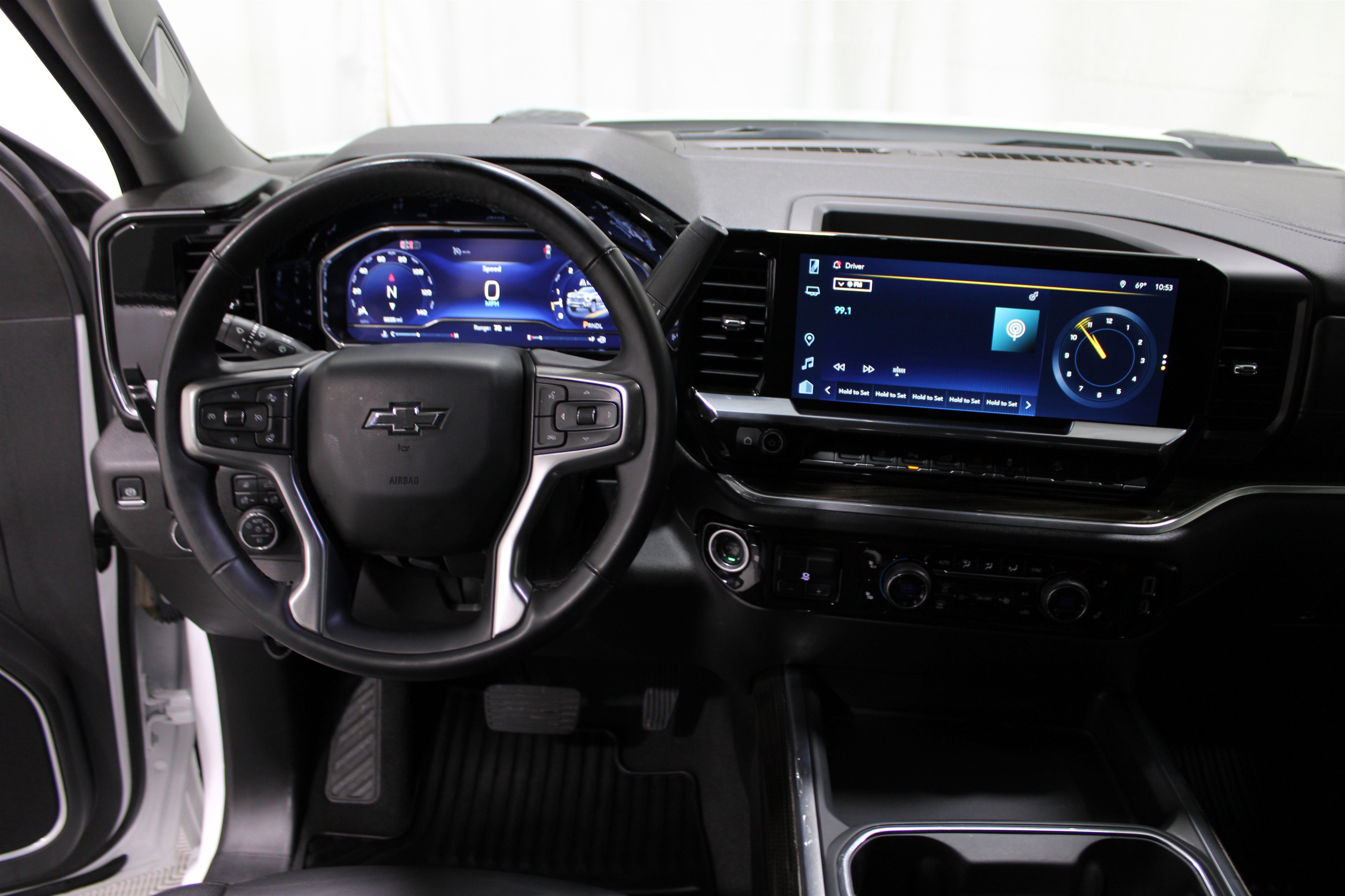 2025 Chevrolet Silverado 2500HD LT photo 2