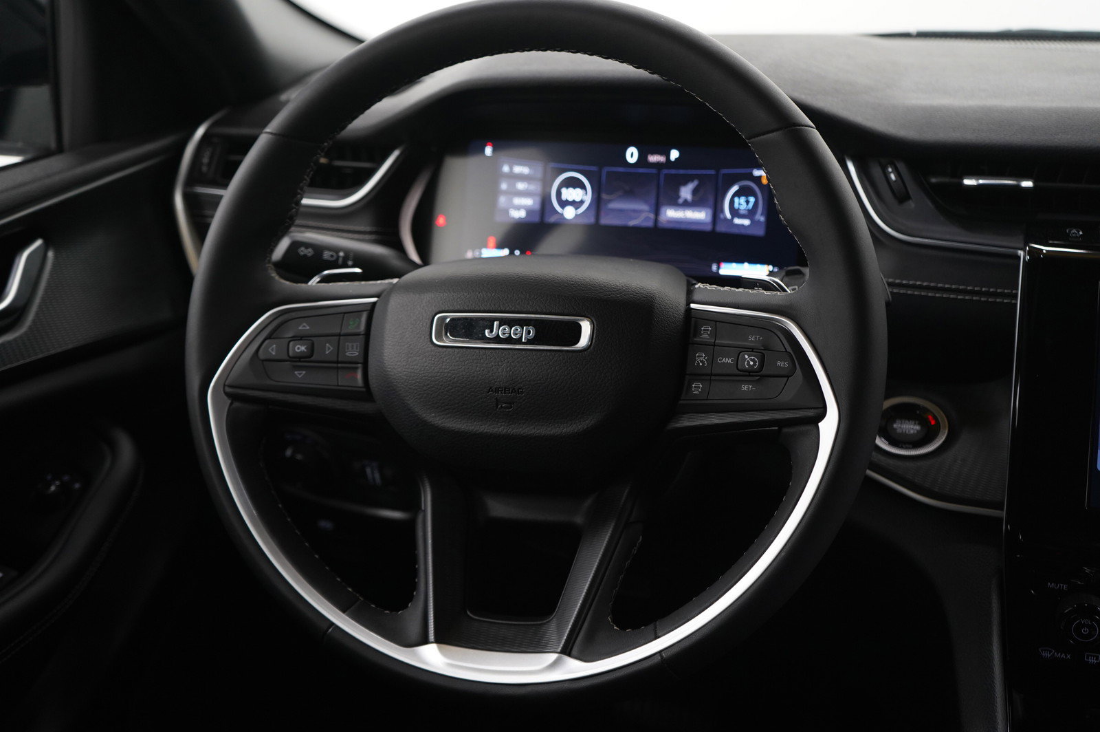2023 Jeep Grand Cherokee Altitude photo 14