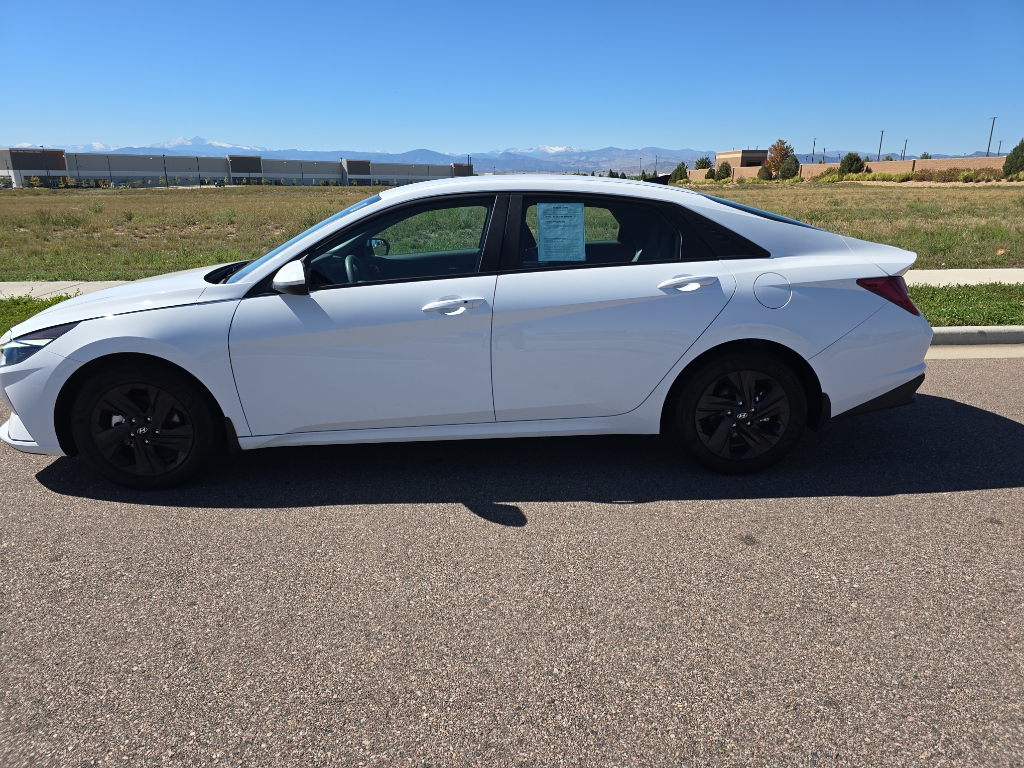 2023 Hyundai Elantra Blue photo 2