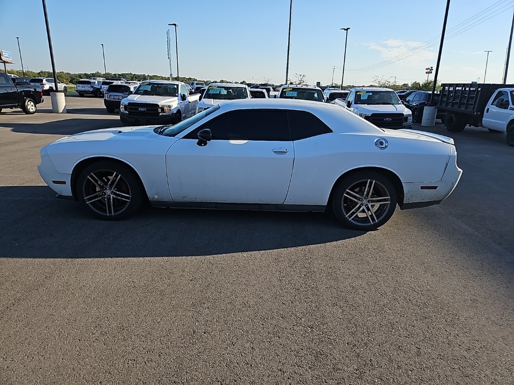 2013 Dodge Challenger SXT photo 2