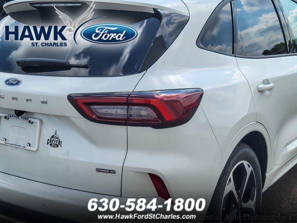 2024 Ford Escape ST-Line Elite photo 2