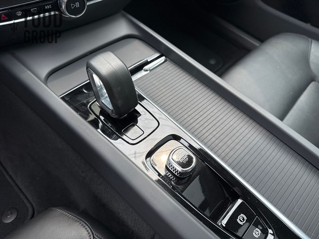 2025 Volvo S60 B5 AWD Core photo 22