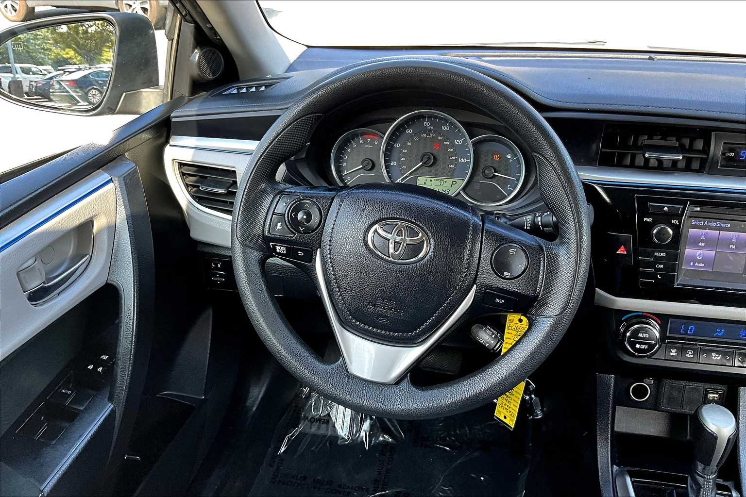 2014 Toyota Corolla LE photo 5