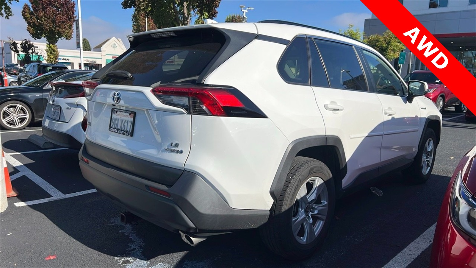 2020 Toyota RAV4 Hybrid LE photo 2